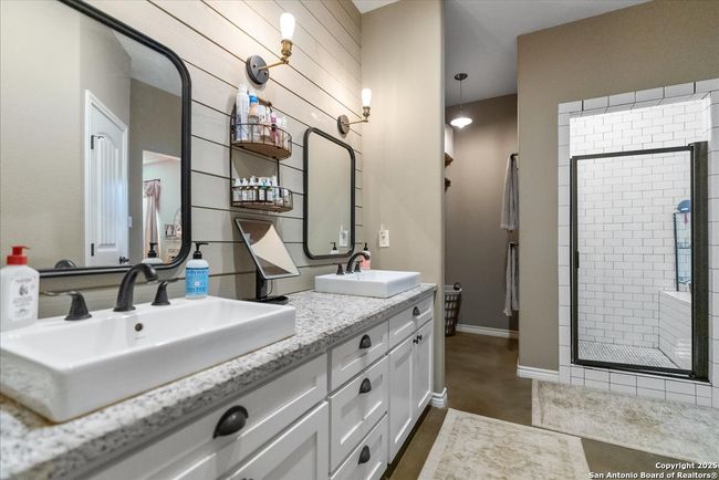 226 Private Rd 3251, Home with 4 bedrooms, 2 bathrooms and null parking in Alice TX | Image 17