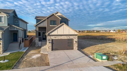 382 Canyon Meadows Road W, House with 3 bedrooms, 3 bathrooms and 2 parking in Lethbridge AB | Card Image