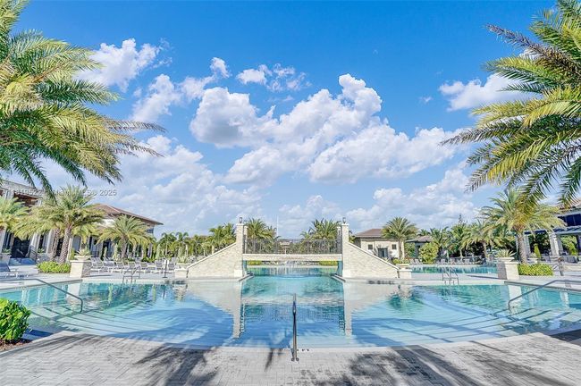 10380 Nw 88 Th Ter, Townhouse with 4 bedrooms, 3 bathrooms and null parking in Doral FL | Image 36