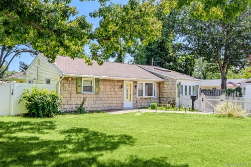 1023 Udall Rd, Bay Shore, NY, 11706-3519 | Card Image