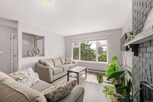 4-524 Rosehill St, Nanaimo, BC, V9S1E6 | Card Image