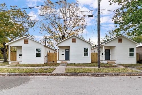 2805 Nettleton St, Houston, TX, 77004-3324 | Card Image