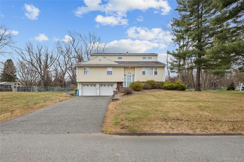 11 Castle Dr, Spring Valley, NY, 10977-6522 | Card Image
