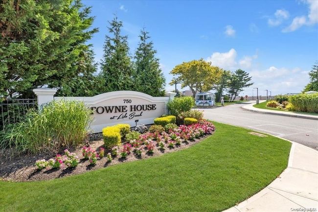 Community sign with a lawn | Image 26