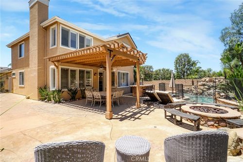586 Grass Valley St, Simi Valley, CA, 93065-0618 | Card Image
