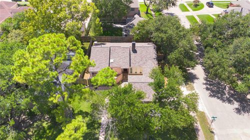 2102 Gray Falls Dr, Houston, TX, 77077-6110 | Card Image