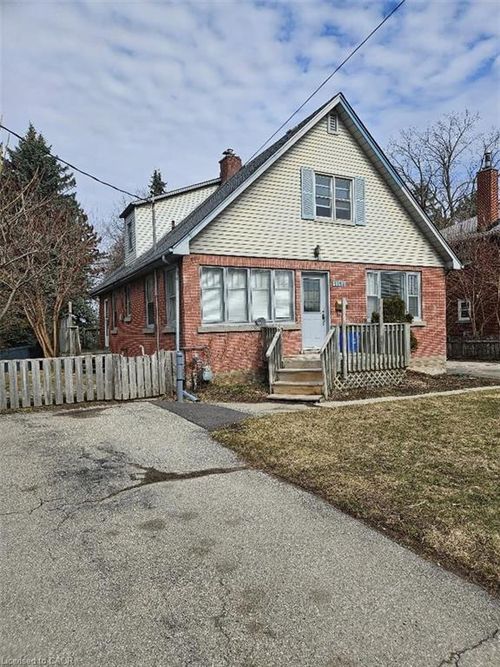 1154 Queen'S Blvd, Kitchener, ON, N2M1C2 | Card Image