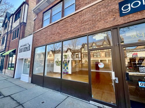 902 Green Bay Rd, Winnetka, IL, 60093-1719 | Card Image