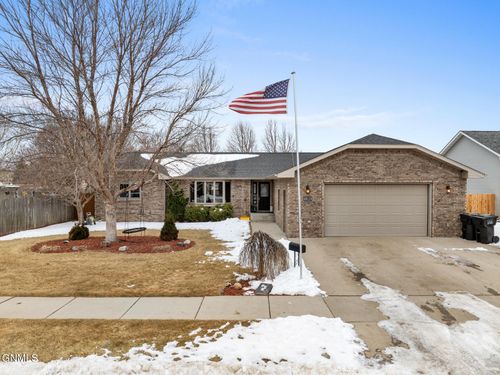 1821 16th Ct W, Williston, ND, 58801-2571 | Card Image