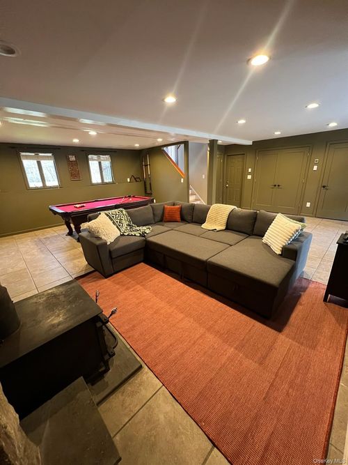 25 Pinebrook Loop, East Fishkill, NY, 12533-6200 | Card Image