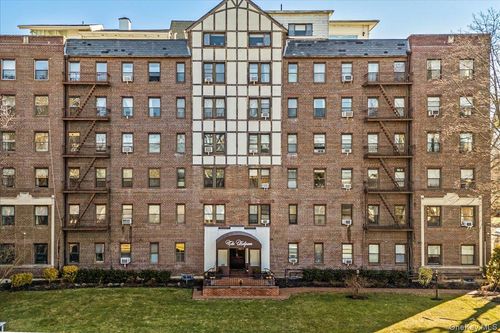 6d-37 Brompton Rd, Great Neck, NY, 11021-3466 | Card Image
