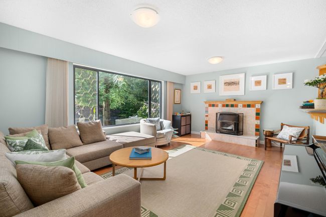 2497 Berkley Avenue, House other with 4 bedrooms, 3 bathrooms and 4 parking in North Vancouver BC | Image 11