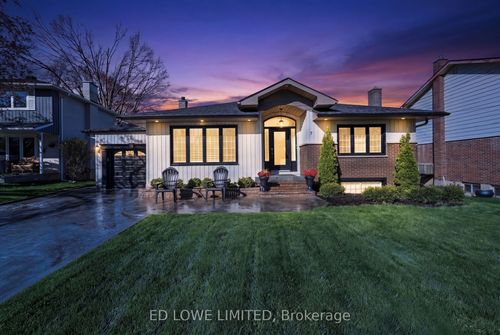 7 Howard Cres, Barrie, ON, L4M2L7 | Card Image