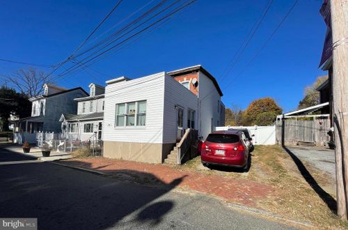 220 9th St, Upland, PA, 19015-3005 | Card Image