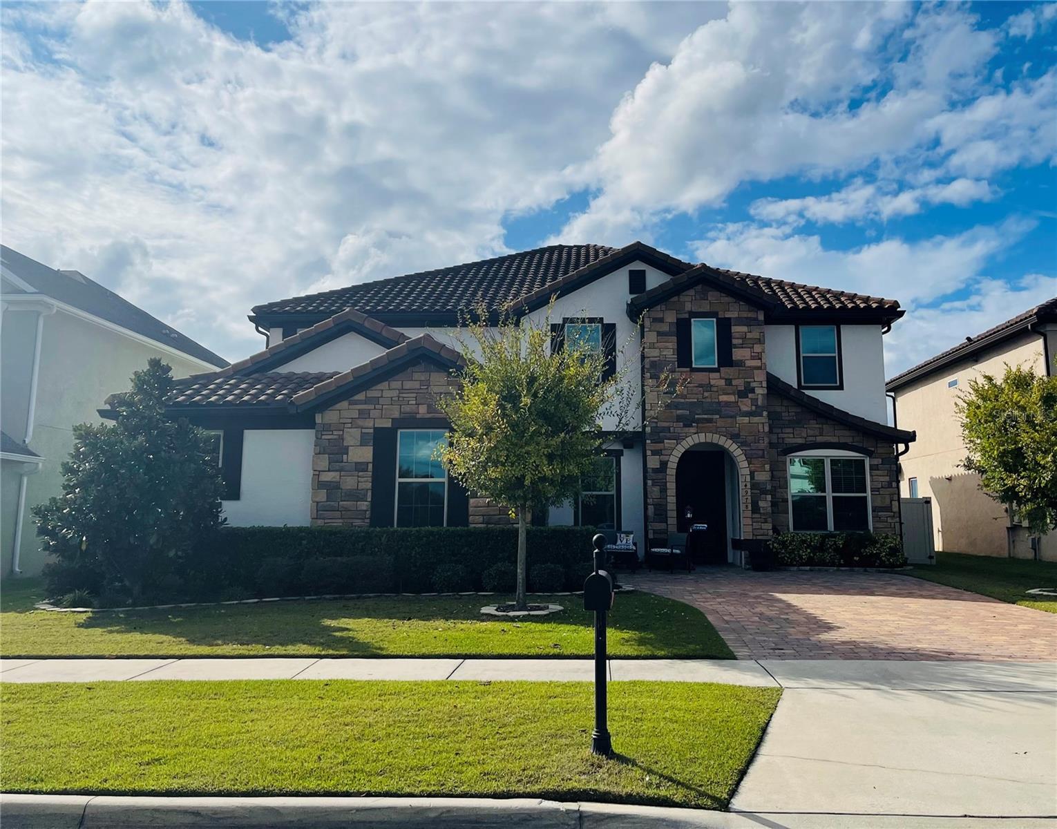 Fells Ln, Orlando, FL 32827