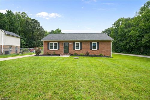5006 Woodsboro Ln, Winston-Salem, NC, 27105-9712 | Card Image