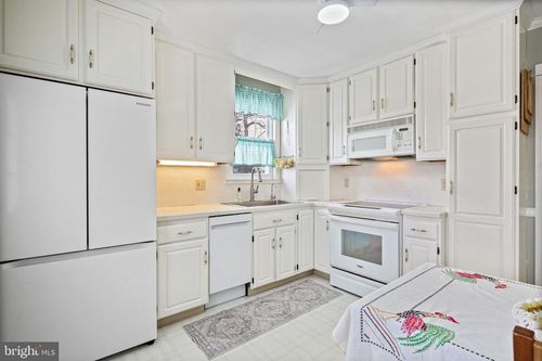 1023 Grandview Ave, SYKESVILLE, MD, 21784-7905 | Card Image