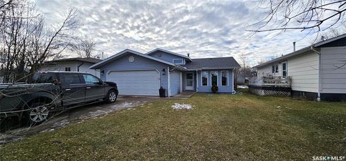 914 108th Ave, Tisdale, SK, S0E1T0 | Card Image