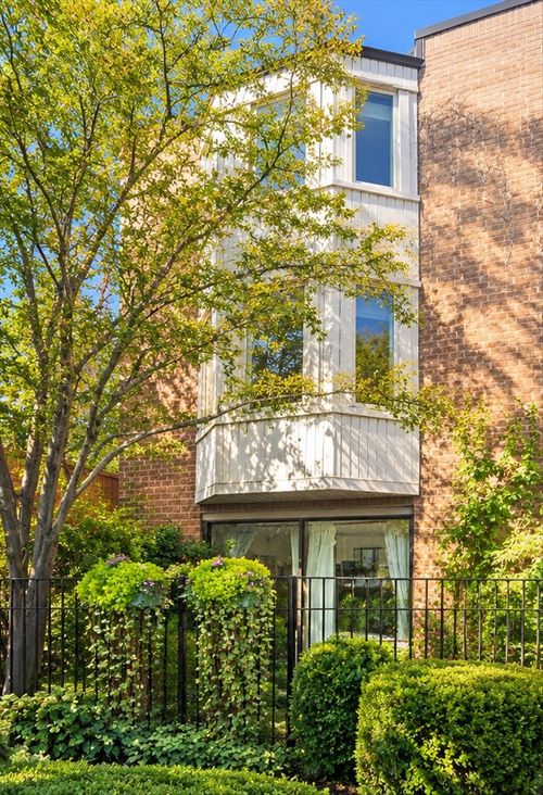 1828 Dayton St, Chicago, IL, 60614-5003 | Card Image