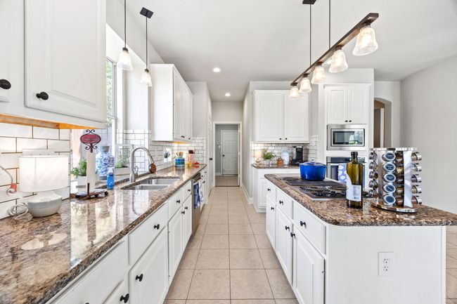 Large open kitchen enables entertaining with plenty of seating around the bar or in breakfast room. | Image 13