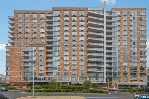 1215 Hudson Park, Edgewater, NJ, 07020-1571 | Card Image