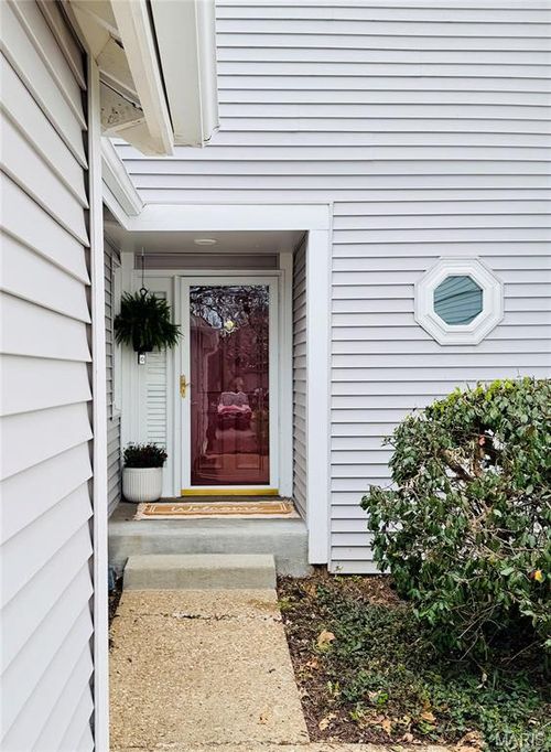 1541 Milbridge Dr, Chesterfield, MO, 63017-4611 | Card Image