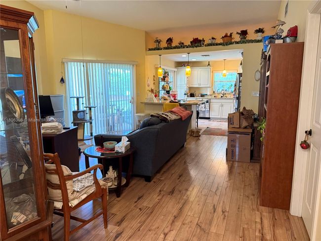 737 Se 22 Nd Dr, House other with 2 bedrooms, 2 bathrooms and null parking in Homestead FL | Image 4