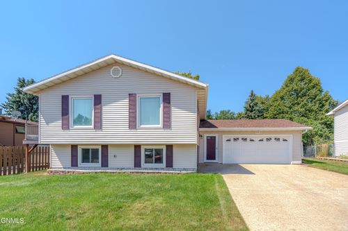 1703 4th Avenue Nw, Mandan, ND, 58554 | Card Image