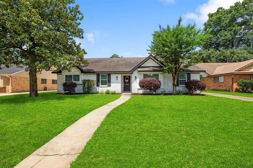 4411 Deer Lodge Dr, Houston, TX, 77018-1111 | Card Image