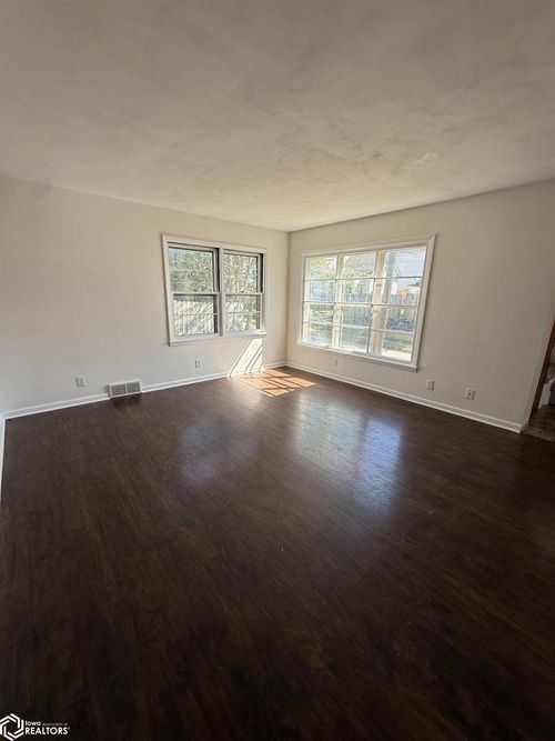 1519 Ashmun St, Burlington, IA, 52601-4602 | Card Image