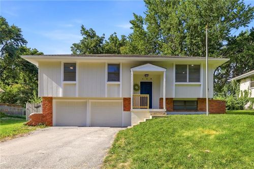 110 Brentwood Dr, Belton, MO, 64012-3106 | Card Image
