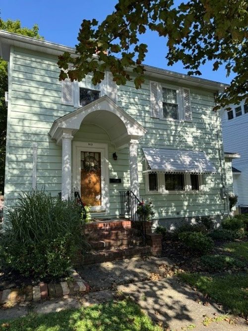 912 Farnham St, Elmira, NY, 14901-1826 | Card Image