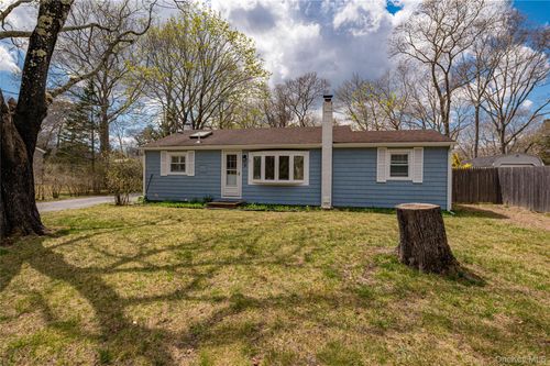 6 Longview Dr, East Quogue, NY, 11942-3622 | Card Image