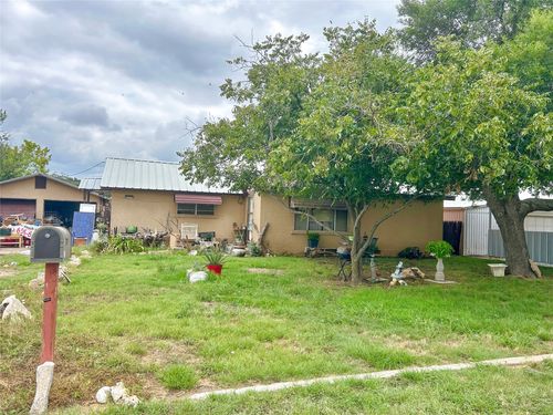 724 Lee Ave, Eldorado, TX, 76936-2149 | Card Image