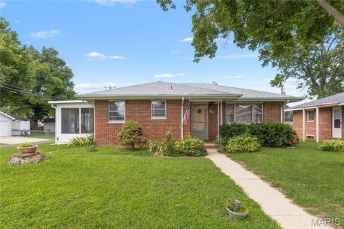 83 Harnett Ave, Wood River, IL, 62095-1201 | Card Image