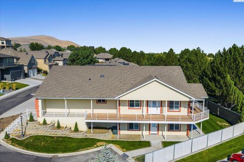 352 Temple Meadow Ln, Richland, WA, 99352-8682 | Card Image