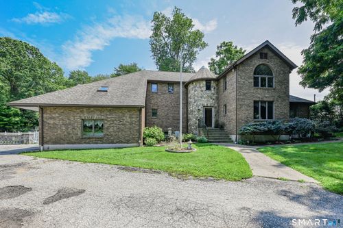555 Davis St, Watertown, CT, 06779-2207 | Card Image