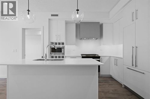 8370 Broadcast Ave Sw, Calgary, AB, T3H4C6 | Card Image