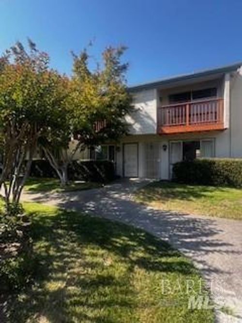 1073 Golf Course Dr, Rohnert Park, CA, 94928-1838 | Card Image