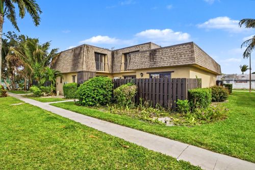 4102 Waterview Cir, Palm Springs, FL, 33461-6452 | Card Image