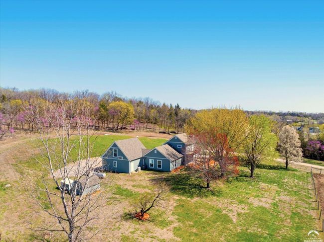 11096 43 Rd St, Home with 3 bedrooms, 3 bathrooms and null parking in Perry KS | Image 43