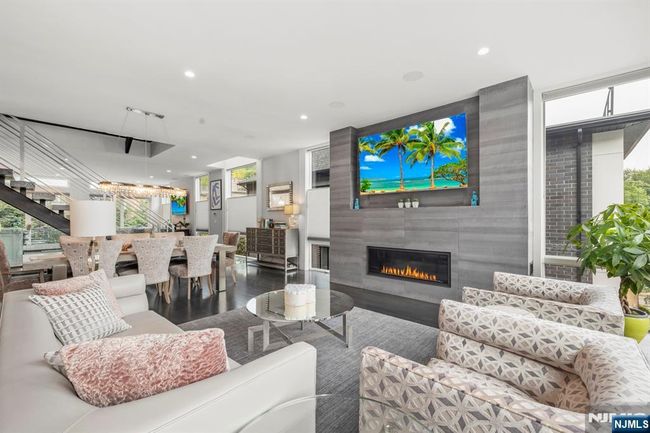 12 Hooks Ln, Condo with 4 bedrooms, 4 bathrooms and null parking in Edgewater NJ | Image 6