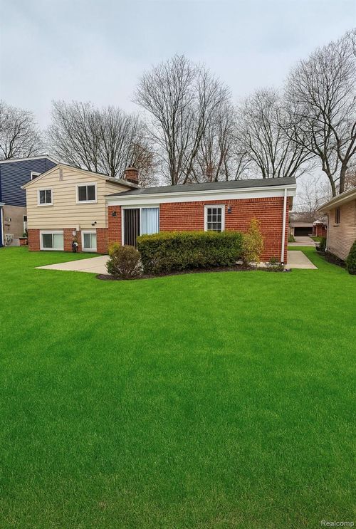 14651 Fairway St, Livonia, MI, 48154-5103 | Card Image