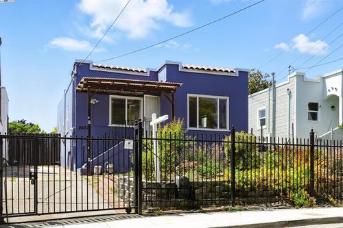 2427 34th Ave, Oakland, CA, 94601-2618 | Card Image