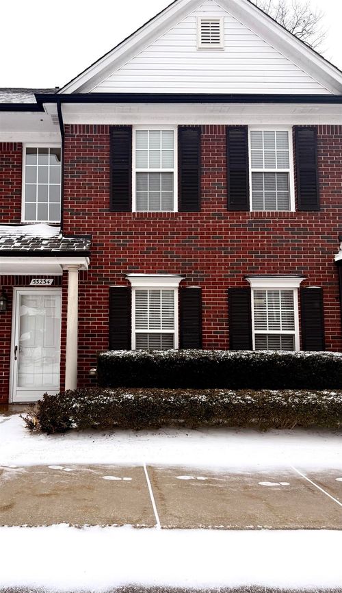 53234 Manchester Ave, Shelby Township, MI, 48316-2613 | Card Image