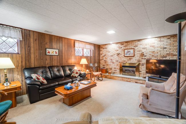 60 James St N, House other with 3 bedrooms, 2 bathrooms and 2 parking in Forest ON | Image 25