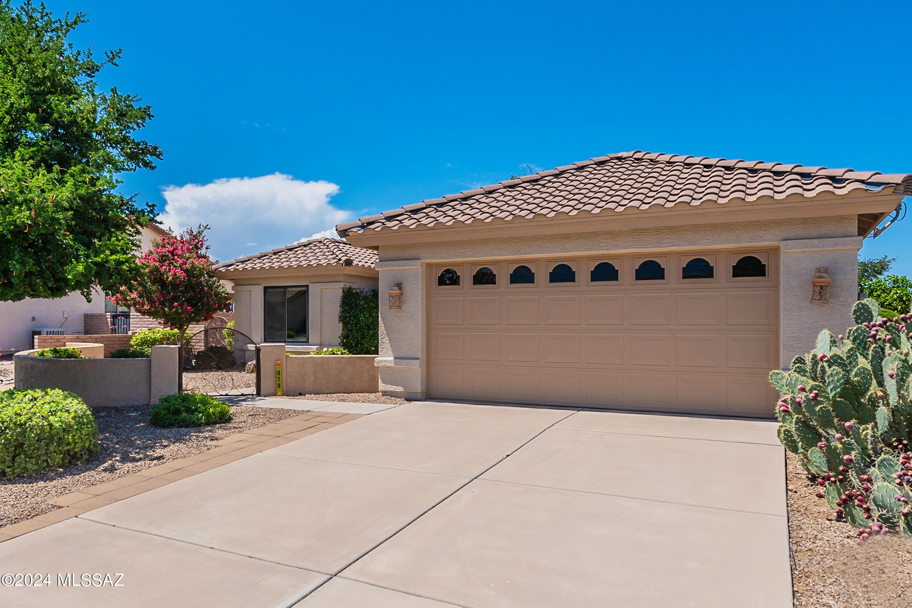 Rhodes Dr, Green Valley, AZ 85614