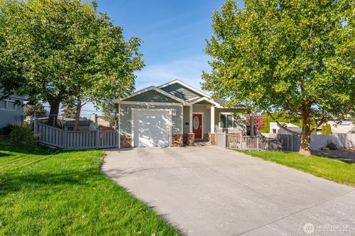 1102 Ashley Way, Moses Lake, WA, 98837-2105 | Card Image
