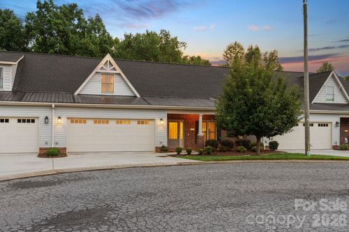 823 Iris Ln, Newton, NC, 28658-8997 | Card Image
