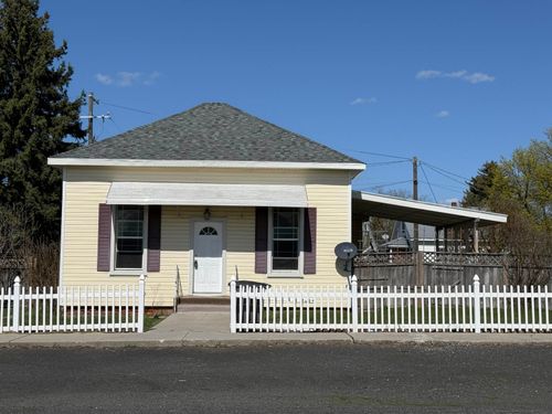 205 W Glover St, Harrington, WA, 99134-5106 | Card Image